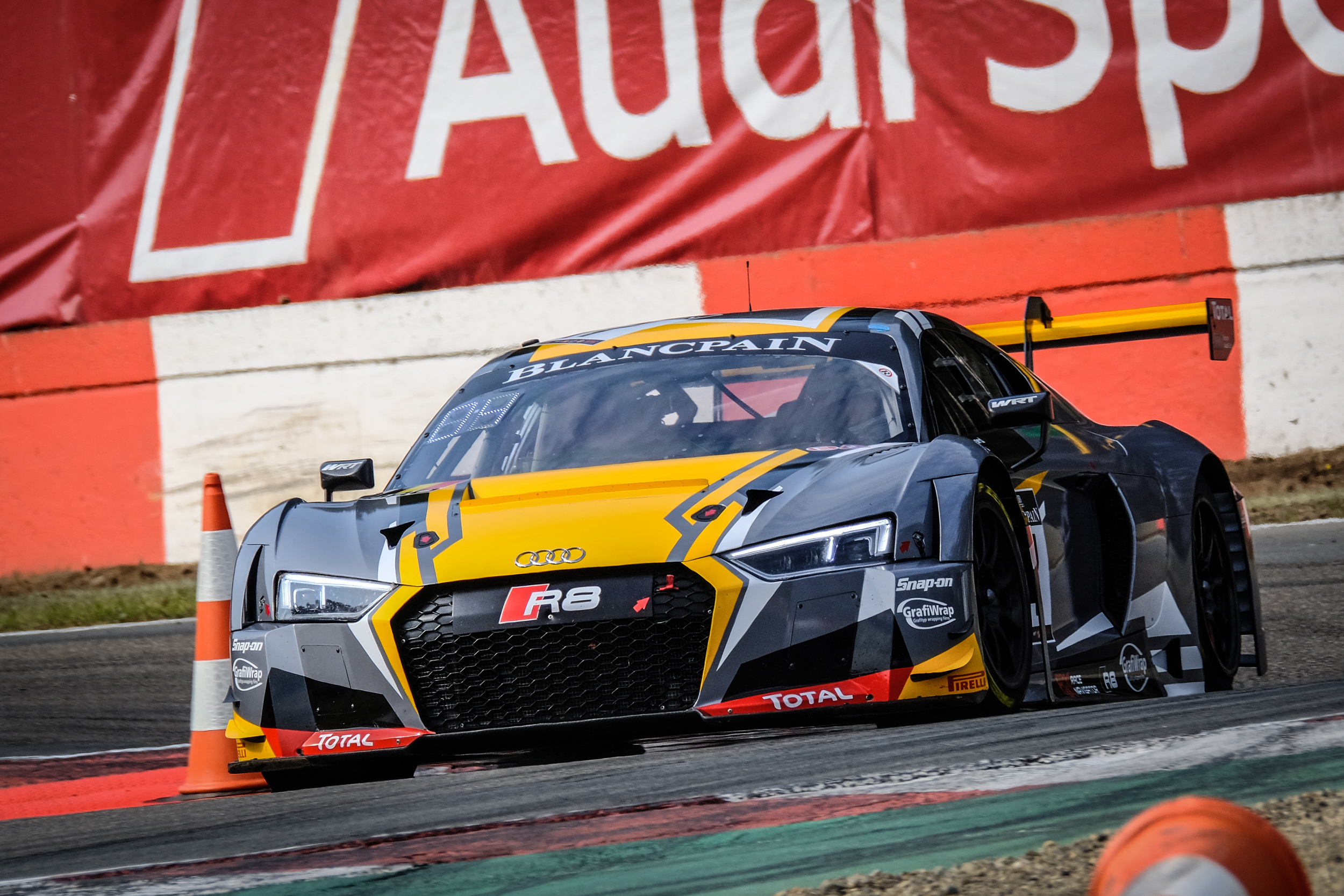 Robin Frijns and Stuart Leonard take close win in qualifying race | GT ...