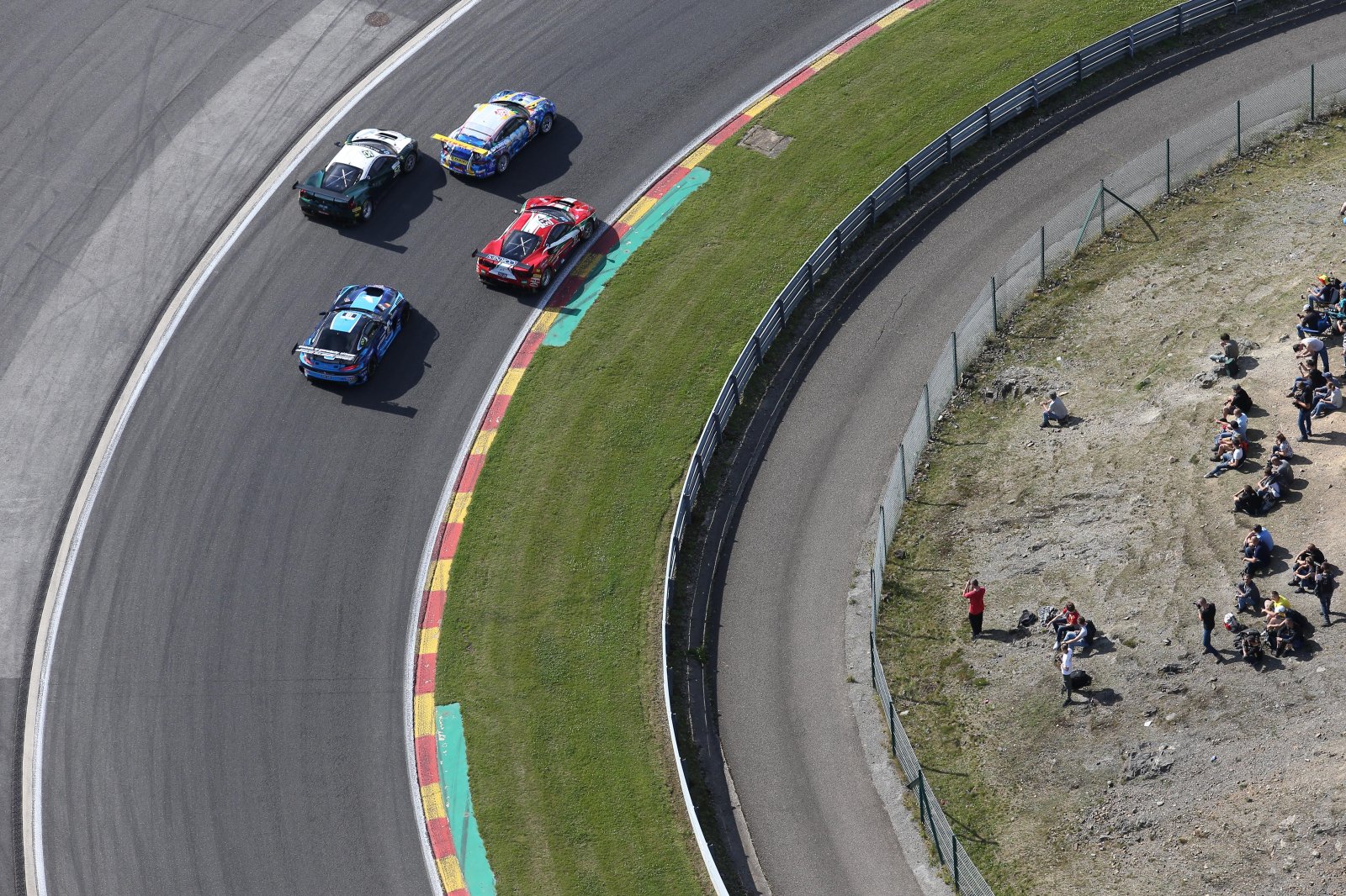 Italian GT cars up front after two hours at Spa