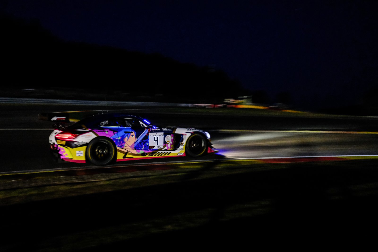 Mercedes-AMG Team Black Falcon edges away from the competition