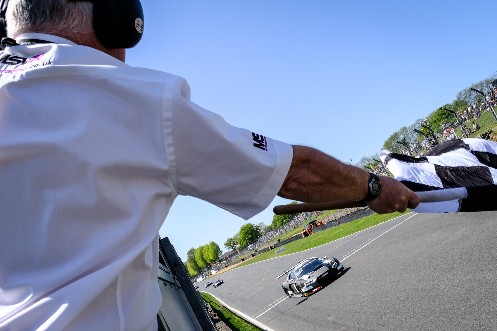 Vanthoor and Stevens take hard-fought victory from opening Brands Hatch contest