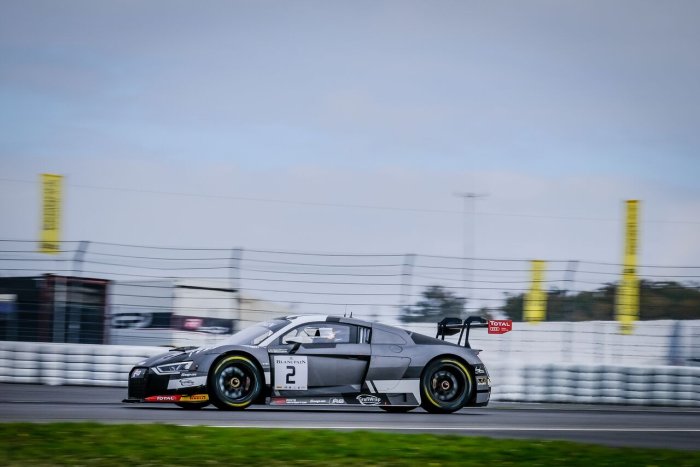 Vanthoor leads opening practice at the Nurburgring