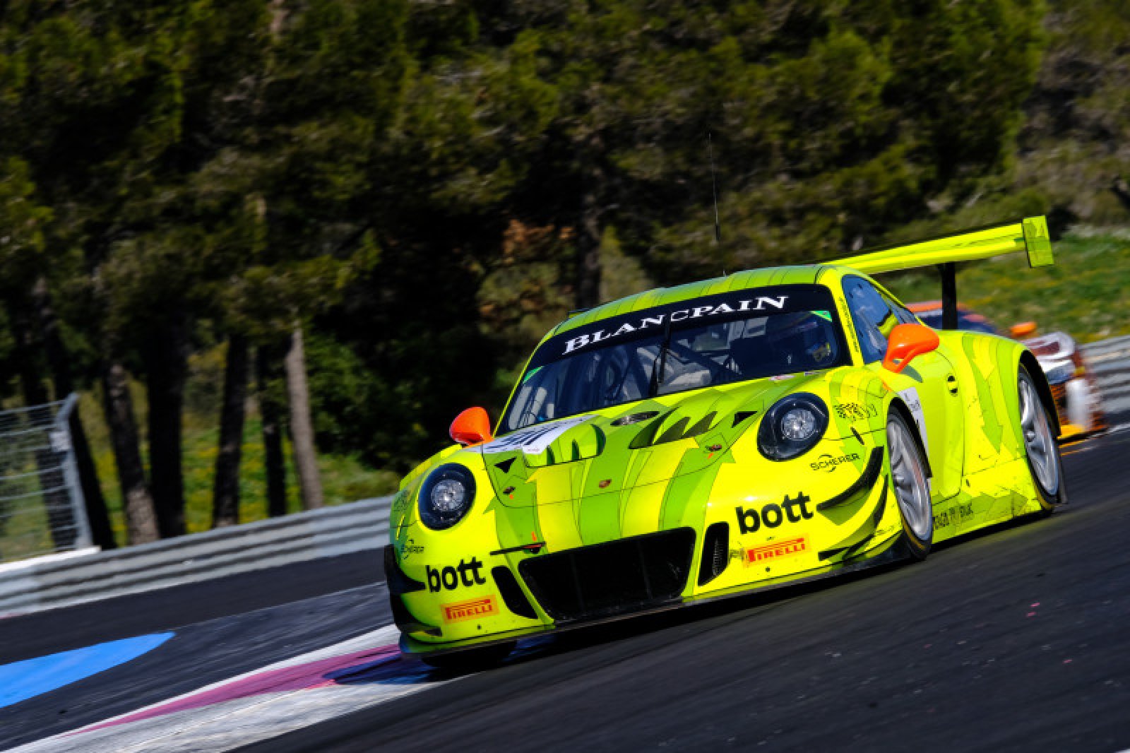 Endurance Cup assault gathers pace for racing royalty Porsche 