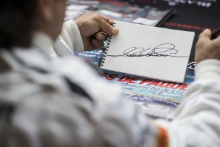 Autograph Session / Alessandro Zanardi (ITA) / BMW Z4 GT3 #33 ROAL MOTORSPORT