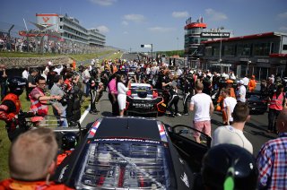 Grid-walk Main Race