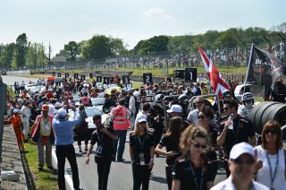 Grid-walk Main Race
