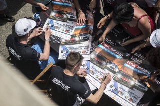 Autograph Session / Pitwalk 