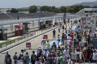 Autograph Session / Pitwalk 