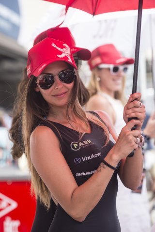 Autograph Session / Pitwalk - Gridgirl