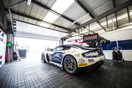 Howard (GBR) – Lloyd (GBR) – MacDowall (GBR) / Aston Martin Vantage GT3 #107 BEACHDEAN AMR | Brecht Decancq Photography / Brecht Decancq