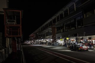 Pit Atmosphere Night Qualifying 