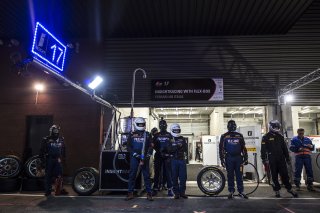 Insightracing with Flex-Box Pit crew