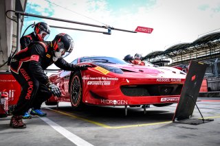 Free Practice 2 Pitlane