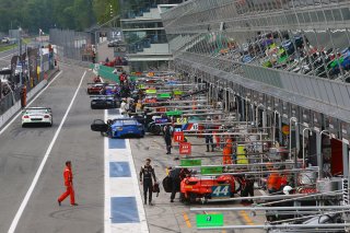 AMBIANCE PITLANE
