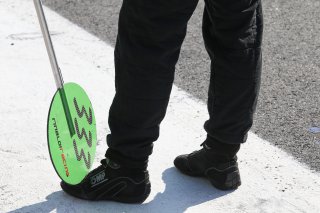 AMBIANCE PITLANE CREW MEMBER