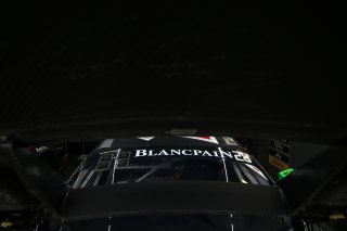 AMBIANCE IN THE GARAGE