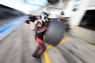 MECHANIC WITH A PIRELLI TYRE