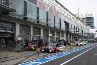 AMBIANCE PITLANE