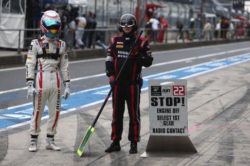 #22 NISSAN GT ACADEMY TEAM RJN (GBR) NISSAN GT R NISMO GT3 SEAN WALKINSHAW (GBR) AND CREW CHIEF | OLIVIER BEROUD / VISION SPORT AGENCY