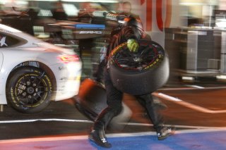 CREW MEMBER WITH A PIRELLI TYRE