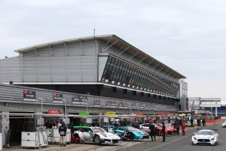 AMBIANCE PITLANE CARS DURING FREE PRACTICE SESSION