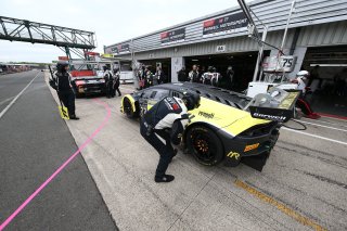 #77 BARWELL MOTORSPORT (GBR) LAMBORGHINI HURACAN GT3 ADRIAN AMSTUTZ (CHE) MARTIN KODRIC (CRT) PATRICK KUJALA (FIN) PRO AM CUP