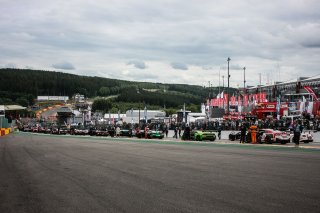 CARS ON STARTING GRID