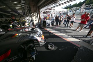 FANS DURING PITWALK