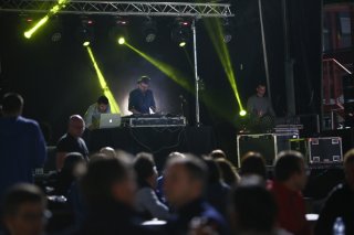 DJ SET IN THE PADDOCK