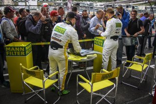 AMBIANCE PITLANE
