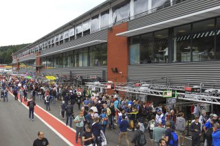 AMBIANCE AUTOGRAPH SESSION