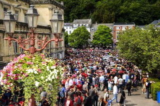 AMBIANCE CROWD DURING PARADE