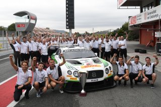 BENTLEY GROUP PICTURE TEAM CHAMPIONS