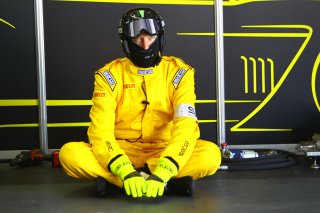#32 LEONARD MOTORSPORT (GBR) ASTON MARTIN VANTAGE GT3 MECHANIC
