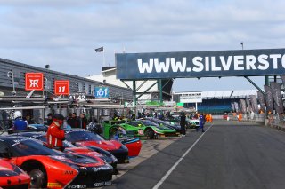AMBIANCE PITLANE