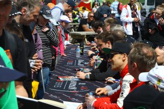 AUTOGRAPH SESSION