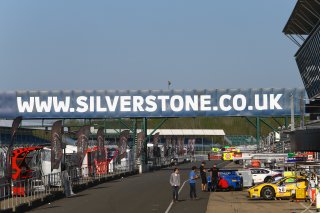 SETUP DAY IN THE PITLANE