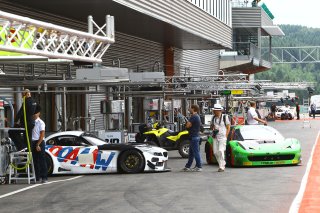 AMBIANCE PITLANE