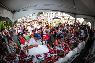 AUTOGRAPH SESSION