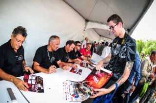 AUTOGRAPH SESSION PRIOR TO THE DRIVER'S BRIEFING