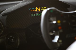 MCLAREN MP 650S GT3 COCKPIT