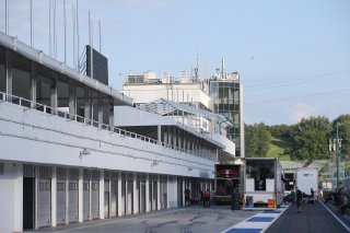 AMBIANCE PITLANE