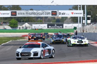 AUDI R8 - LEADING CAR