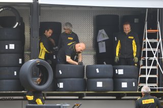 PIRELLI TYRES CREW