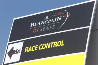 AMBIANCE IN THE PADDOCK