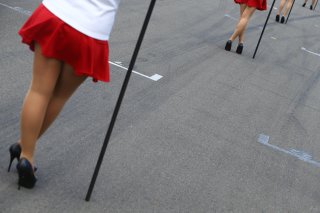 GIRLS ON STARTING GRID