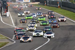 START OF THE MAIN RACE #58 GARAGE 59 (GBR) MCLAREN 650 S GT3 ALVARO PARENTE (PRT) ROB BELL (GBR)