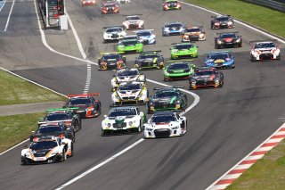 START OF THE MAIN RACE #58 GARAGE 59 (GBR) MCLAREN 650 S GT3 ALVARO PARENTE (PRT) ROB BELL (GBR)