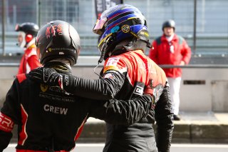 #888 KESSEL RACING (CHE) FERRARI 488 GT3 DAVID PEREL (RZA) AND CREW MEMBER