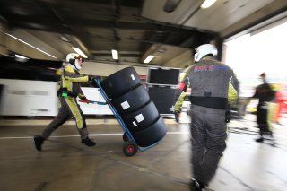 AMBIANCE MECHANIC WITH PIRELLI TYRES