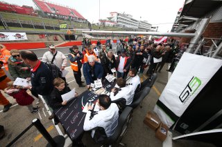 BENTLEY DRIVERS DURING AUTOGRAPH SESSION
